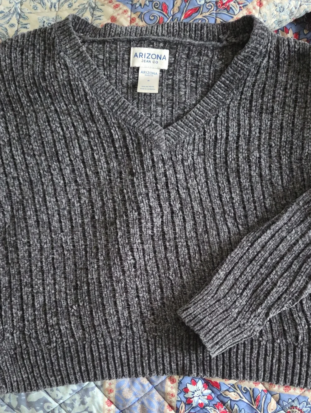 Women's Gray V-Neck Ribbed Sweater